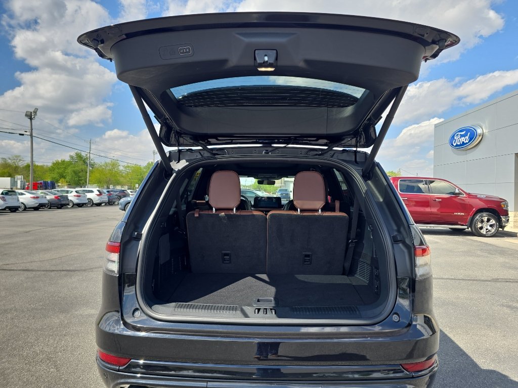 Used 2025 Lincoln Aviator Reserve w/ Jet Appearance Package AWD/4WD image 9