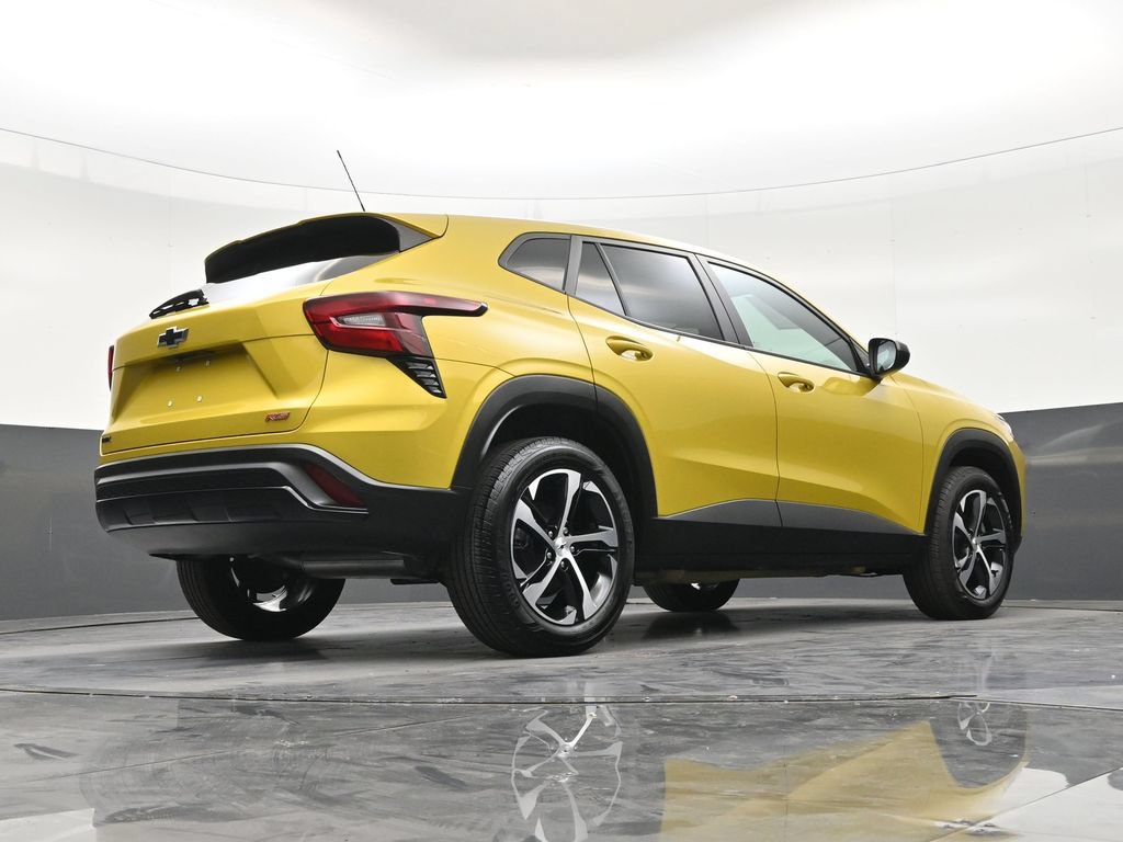 Used 2025 Chevrolet Trax RS FWD image 24