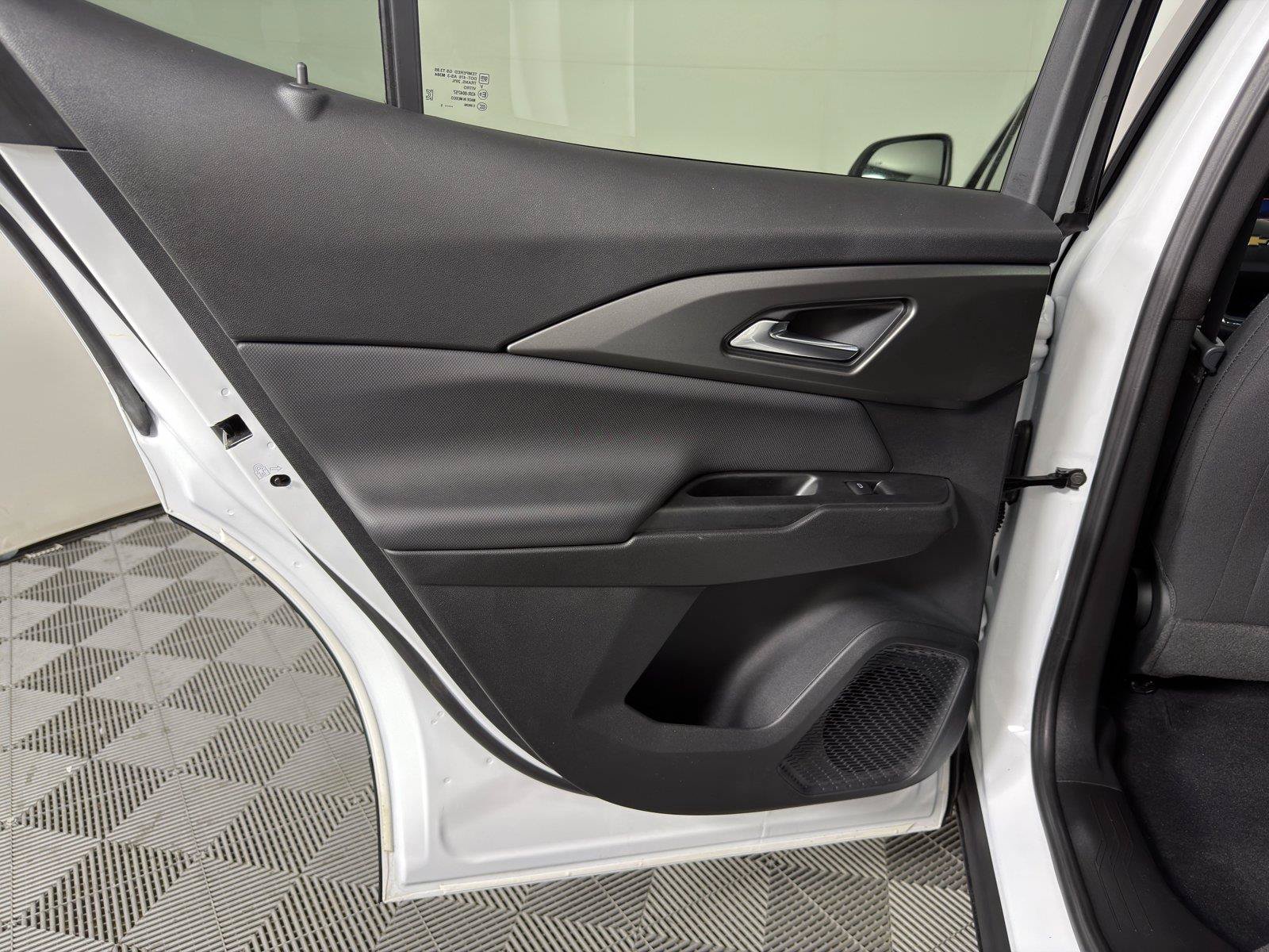 Certified 2025 Chevrolet Equinox EV LT FWD image 19