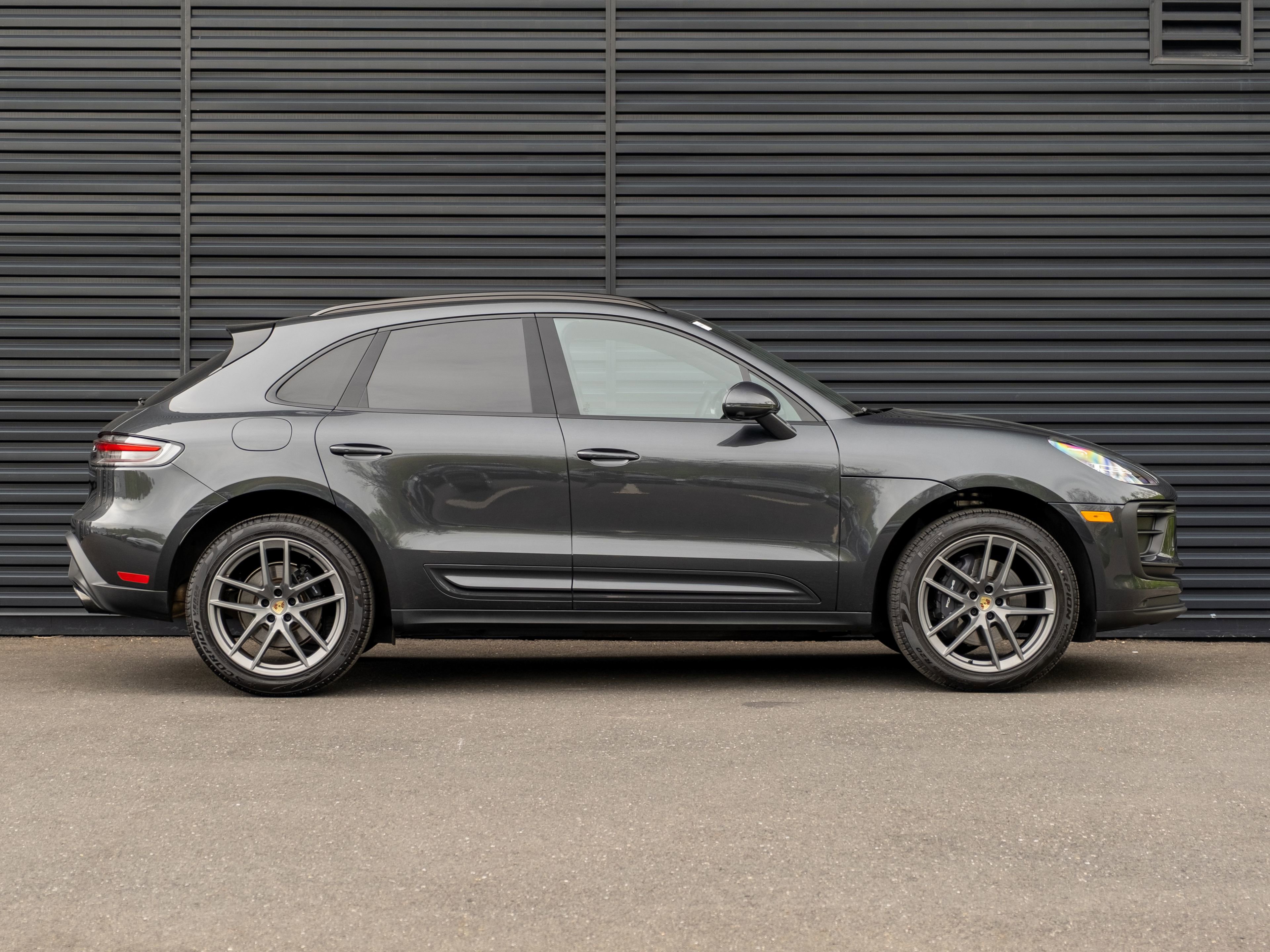 Certified 2026 Porsche Macan AWD/4WD image 9