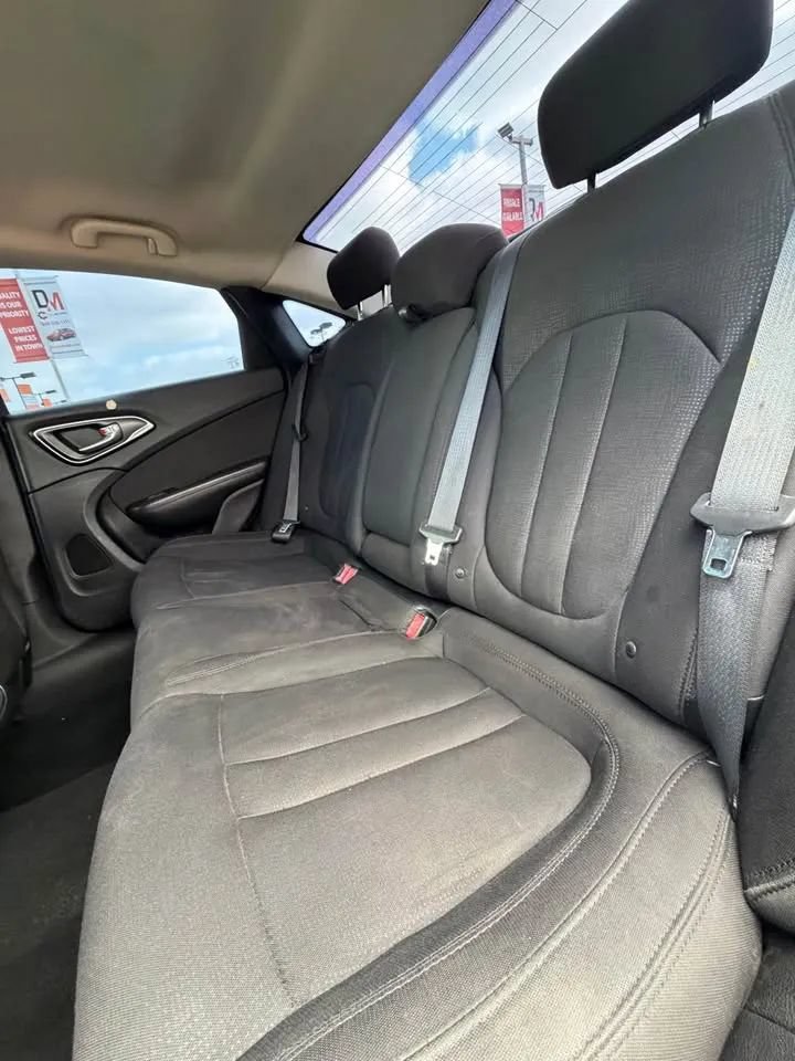 Used 2015 Chrysler 200 Limited w/ Convenience Group FWD image 8
