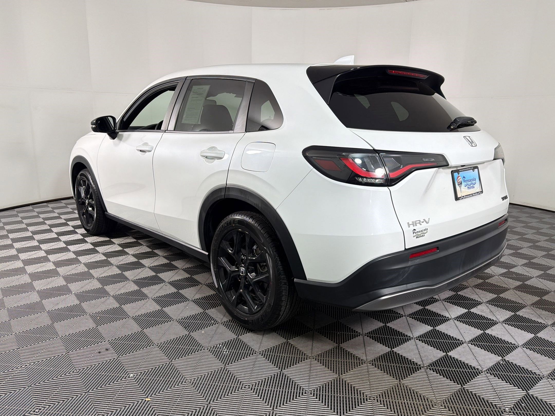 Used 2023 Honda HR-V Sport image 3