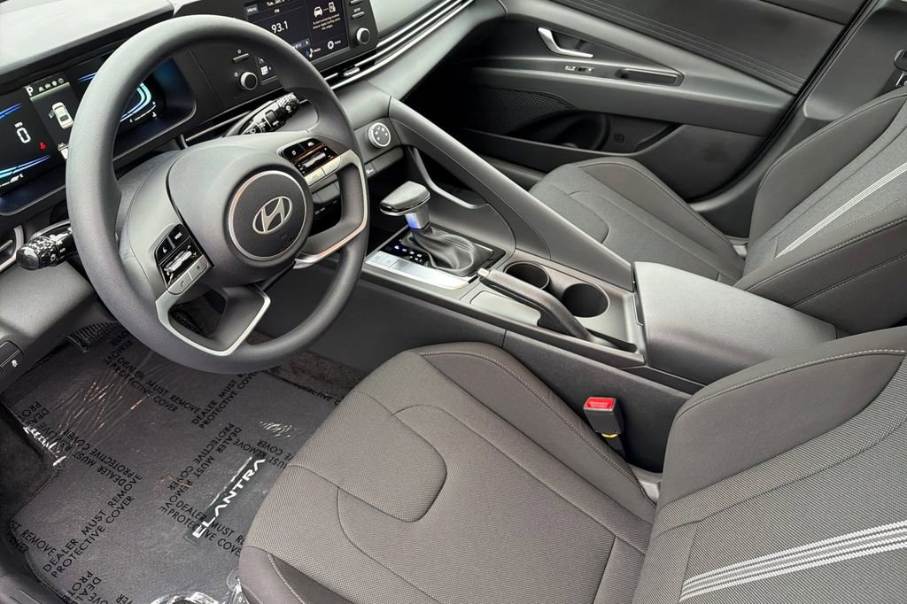 New 2026 Hyundai Elantra SE image 8