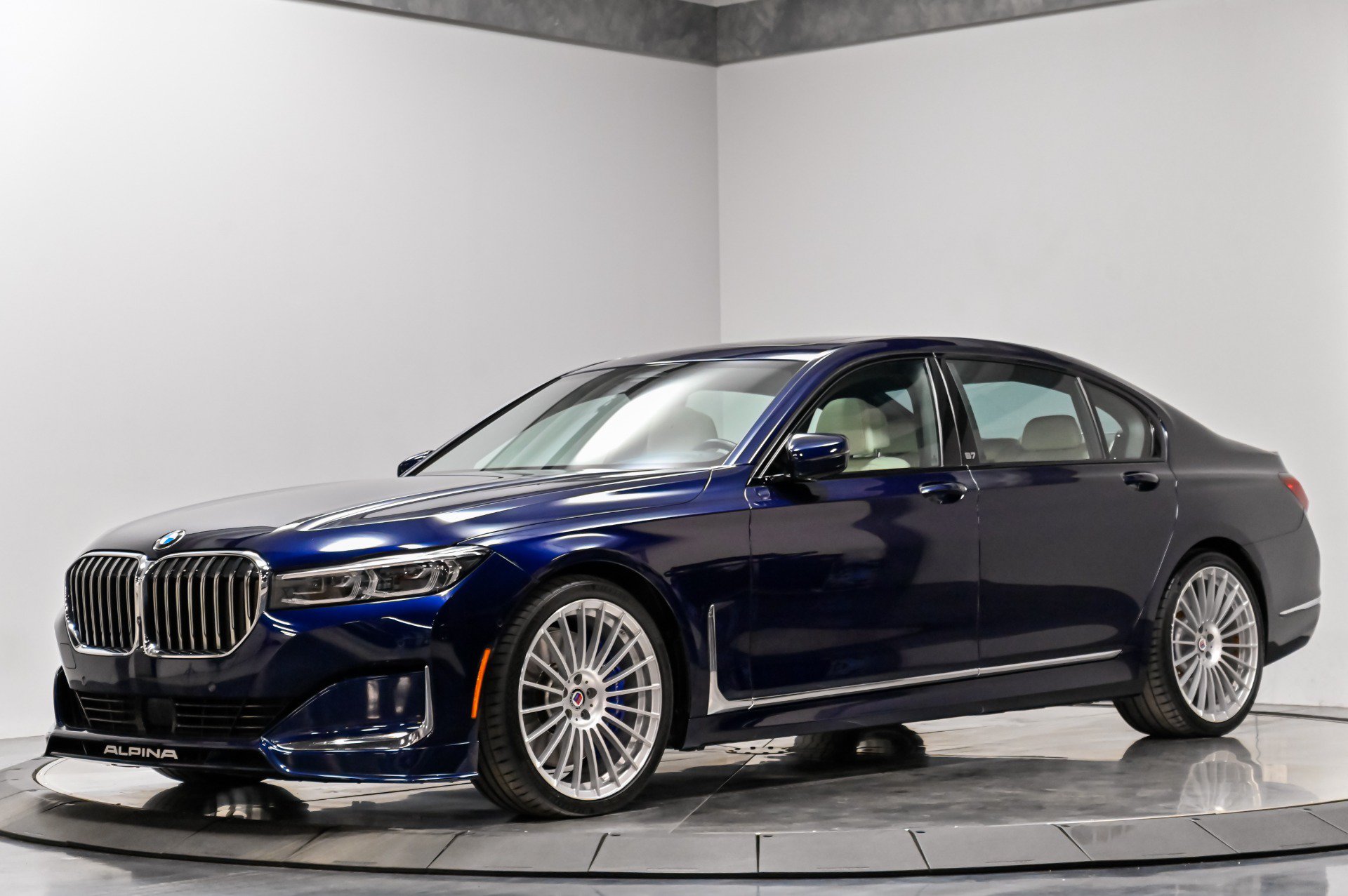 Used 2022 BMW ALPINA B7 xDrive AWD/4WD image 2