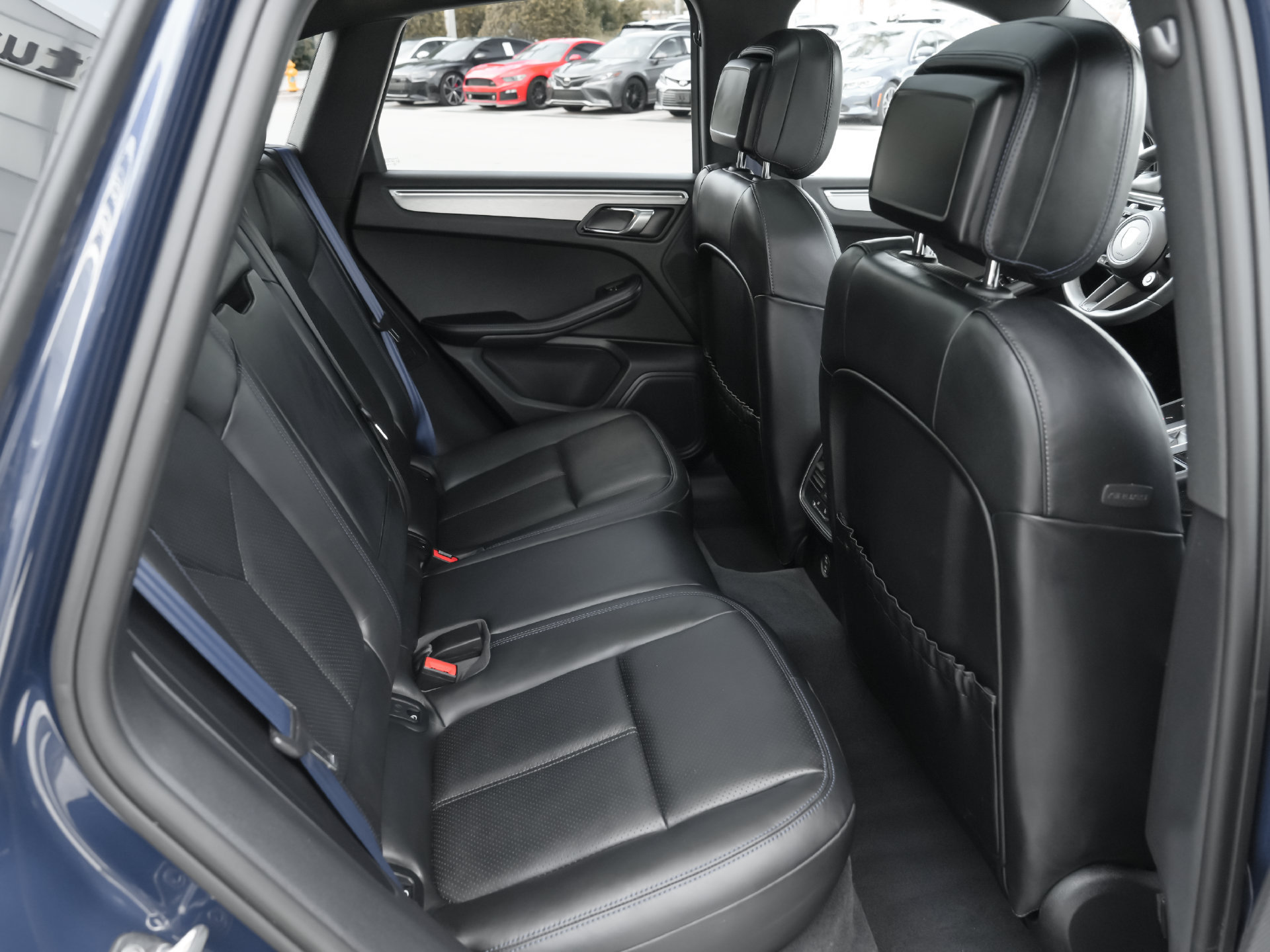 Used 2023 Porsche Macan Turbo AWD/4WD image 6