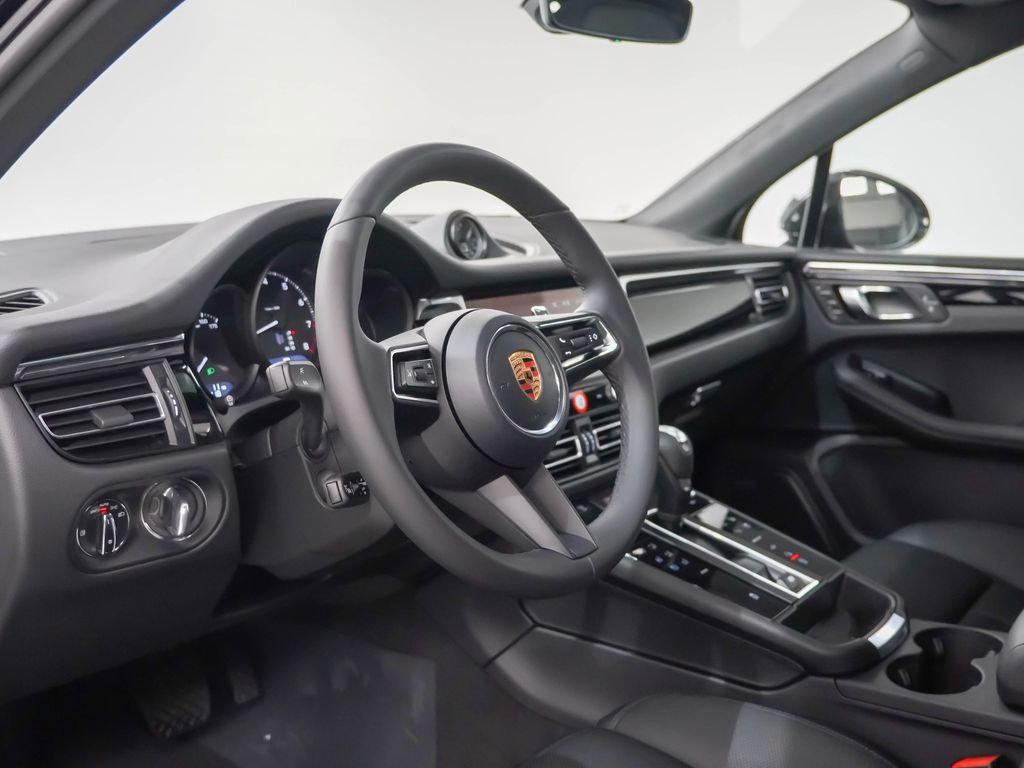 Used 2026 Porsche Macan AWD/4WD image 4
