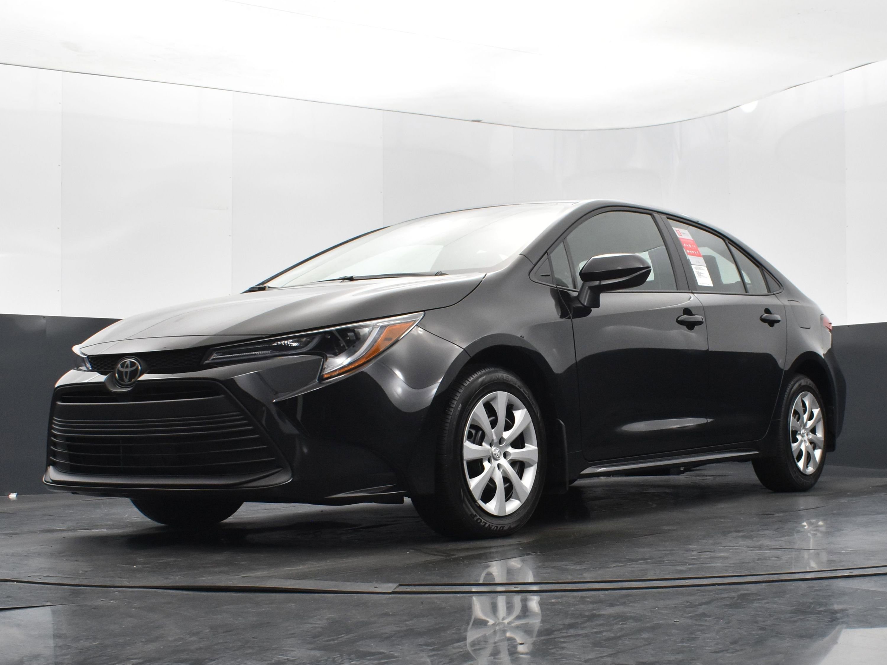 Used 2025 Toyota Corolla LE image 35