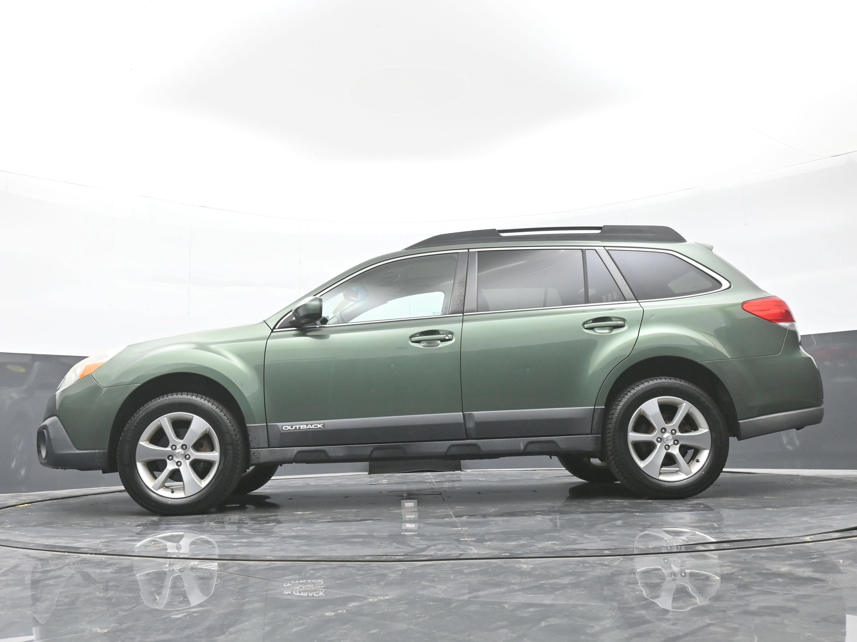 Used 2013 Subaru Outback 2.5i Limited w/ Moonroof Pkg AWD/4WD image 42