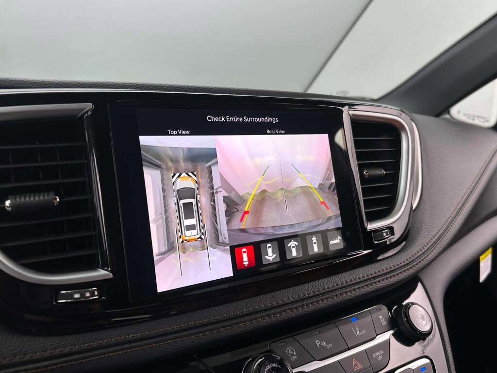 New 2026 Chrysler Pacifica Pinnacle image 35