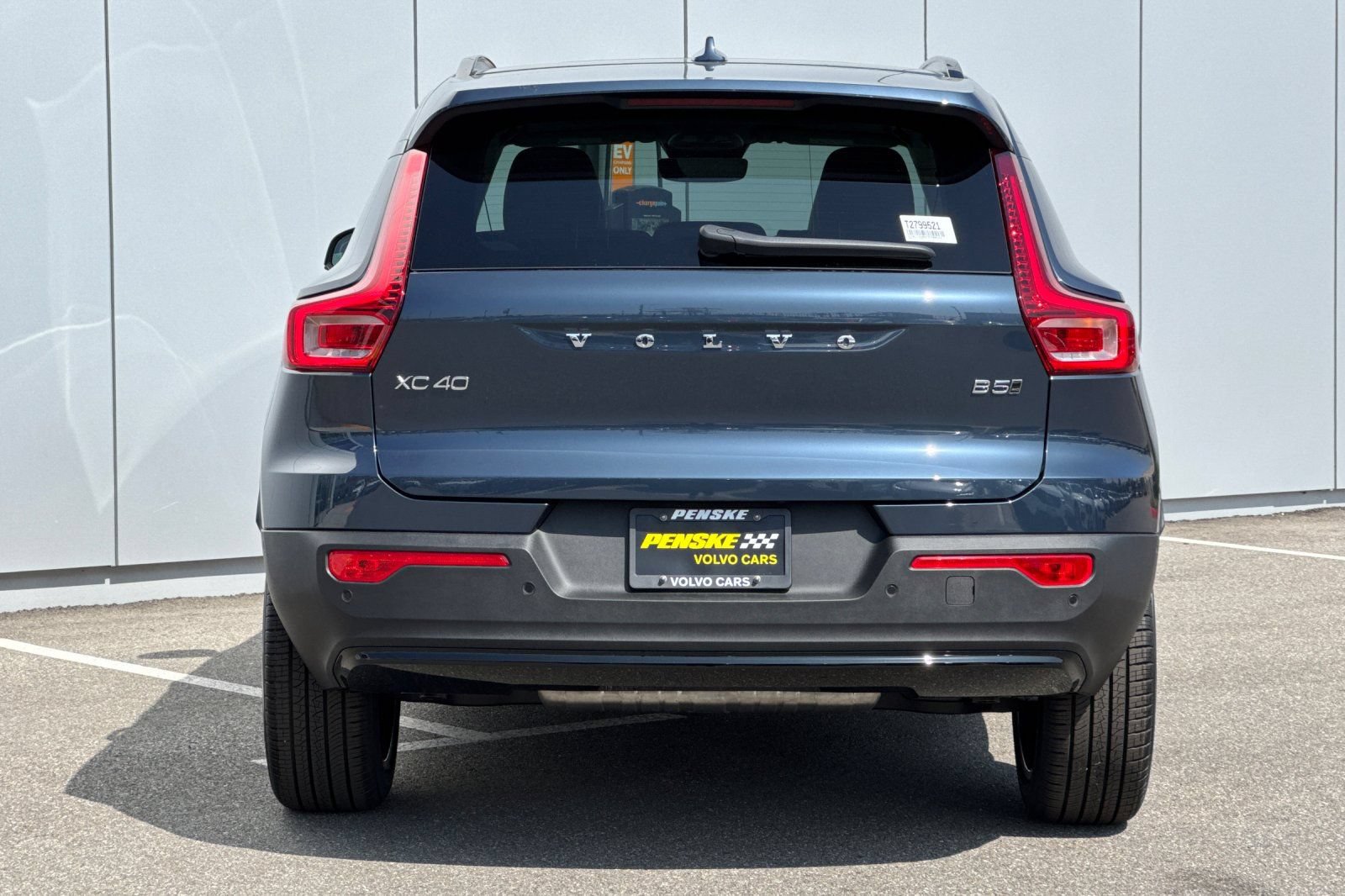 New 2026 Volvo XC40 B5 Ultra w/ Climate Package AWD/4WD image 4