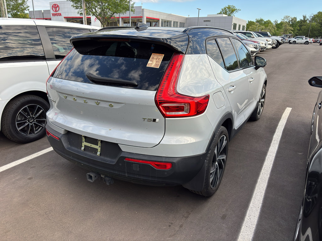Used 2021 Volvo XC40 T5 R-Design w/ Advanced Package image 4