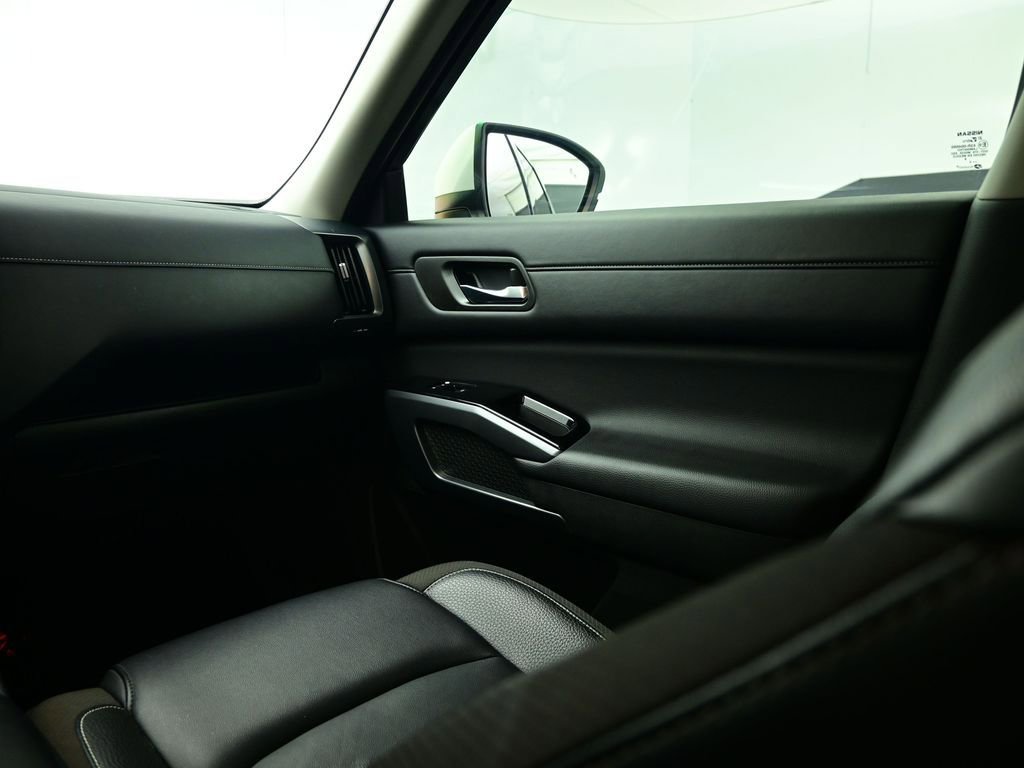 Used 2024 Nissan Pathfinder SL image 45