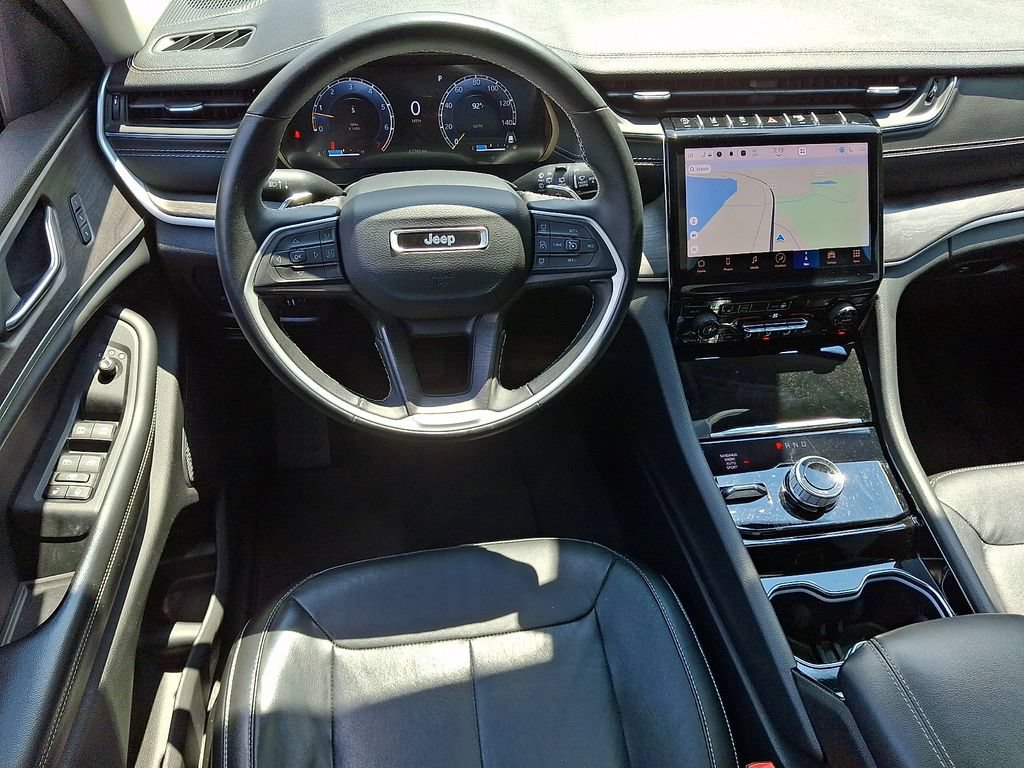 Used 2022 Jeep Grand Cherokee Limited AWD/4WD image 2
