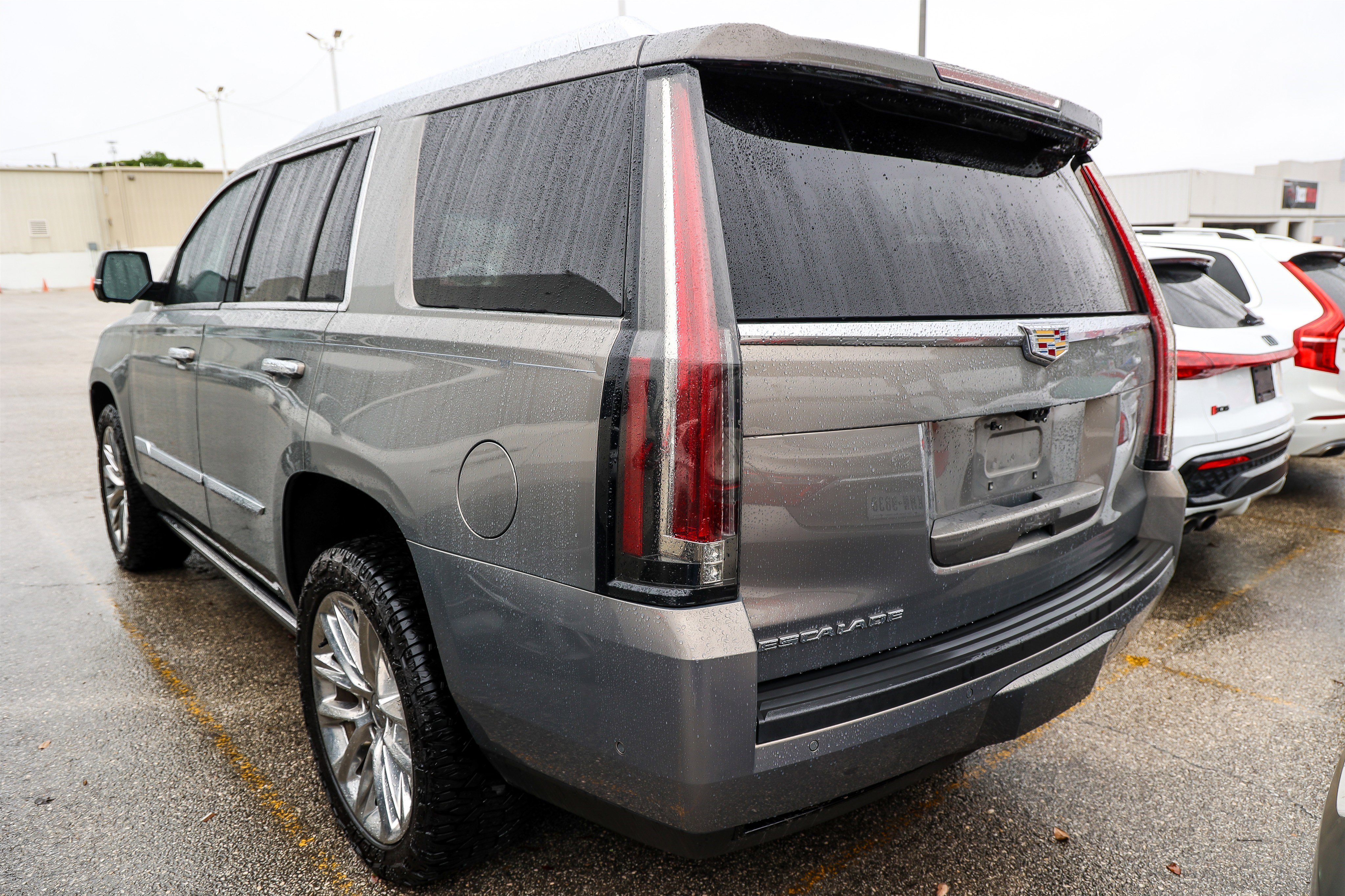 Used 2019 Cadillac Escalade Premium Luxury AWD/4WD image 9