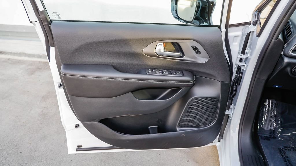 New 2026 Chrysler Pacifica Select w/ S Appearance Package image 22