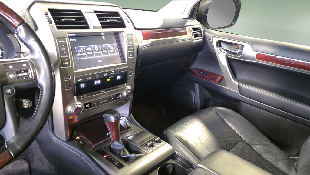 Used 2016 Lexus GX 460 w/ Premium Package AWD/4WD image 25