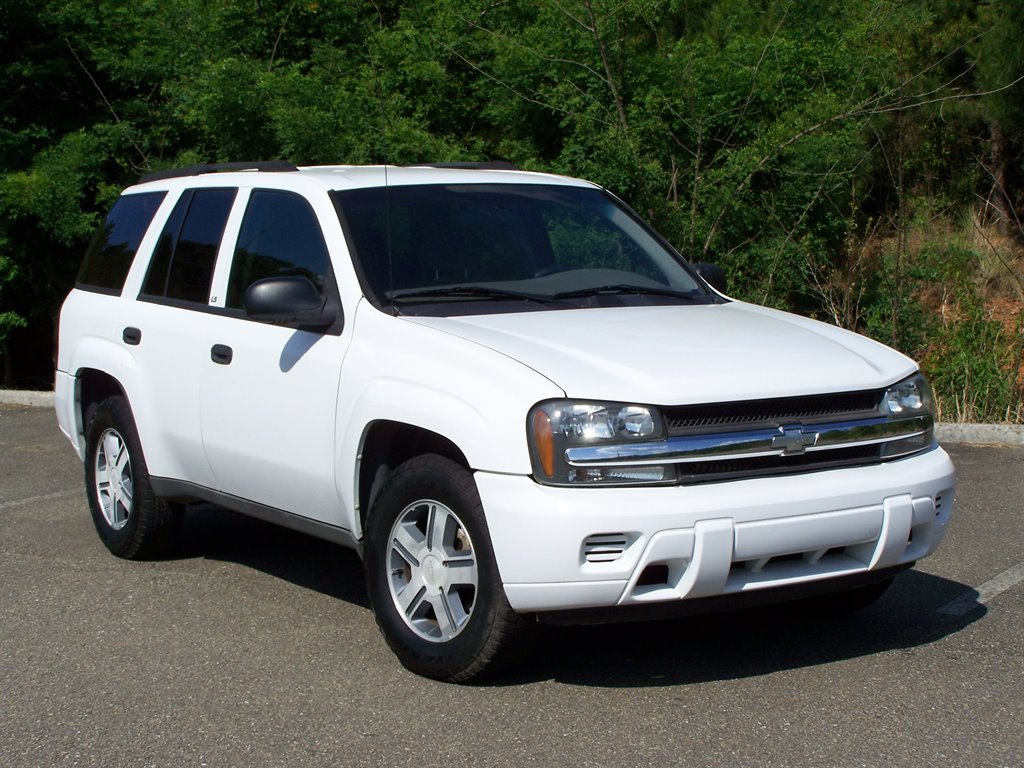Used 2004 Chevrolet TrailBlazer LS w/ Skid Plate Package AWD/4WD image 1