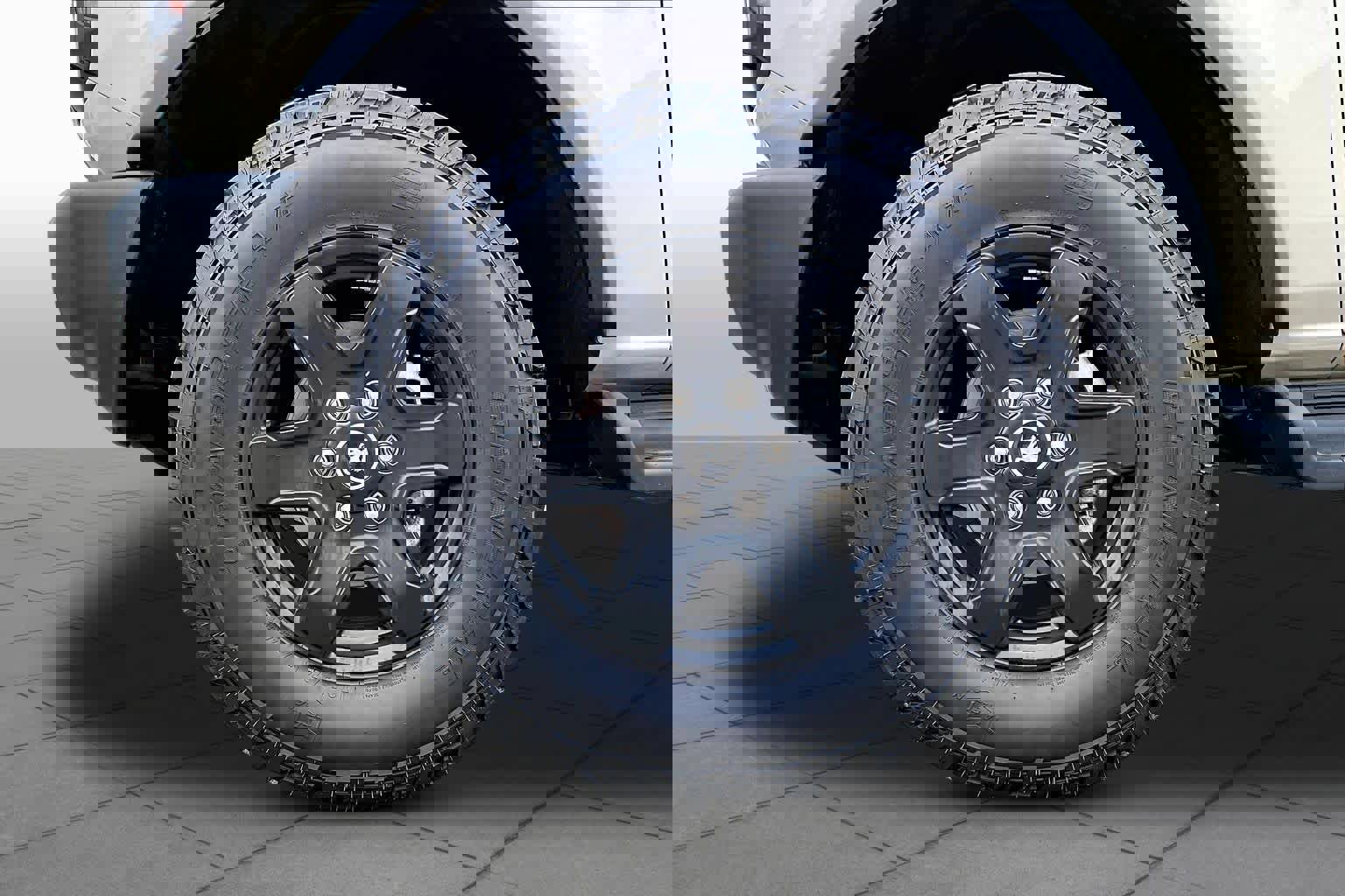 Certified 2025 Ford Bronco Outer Banks w/ Black Appearance Package image 11