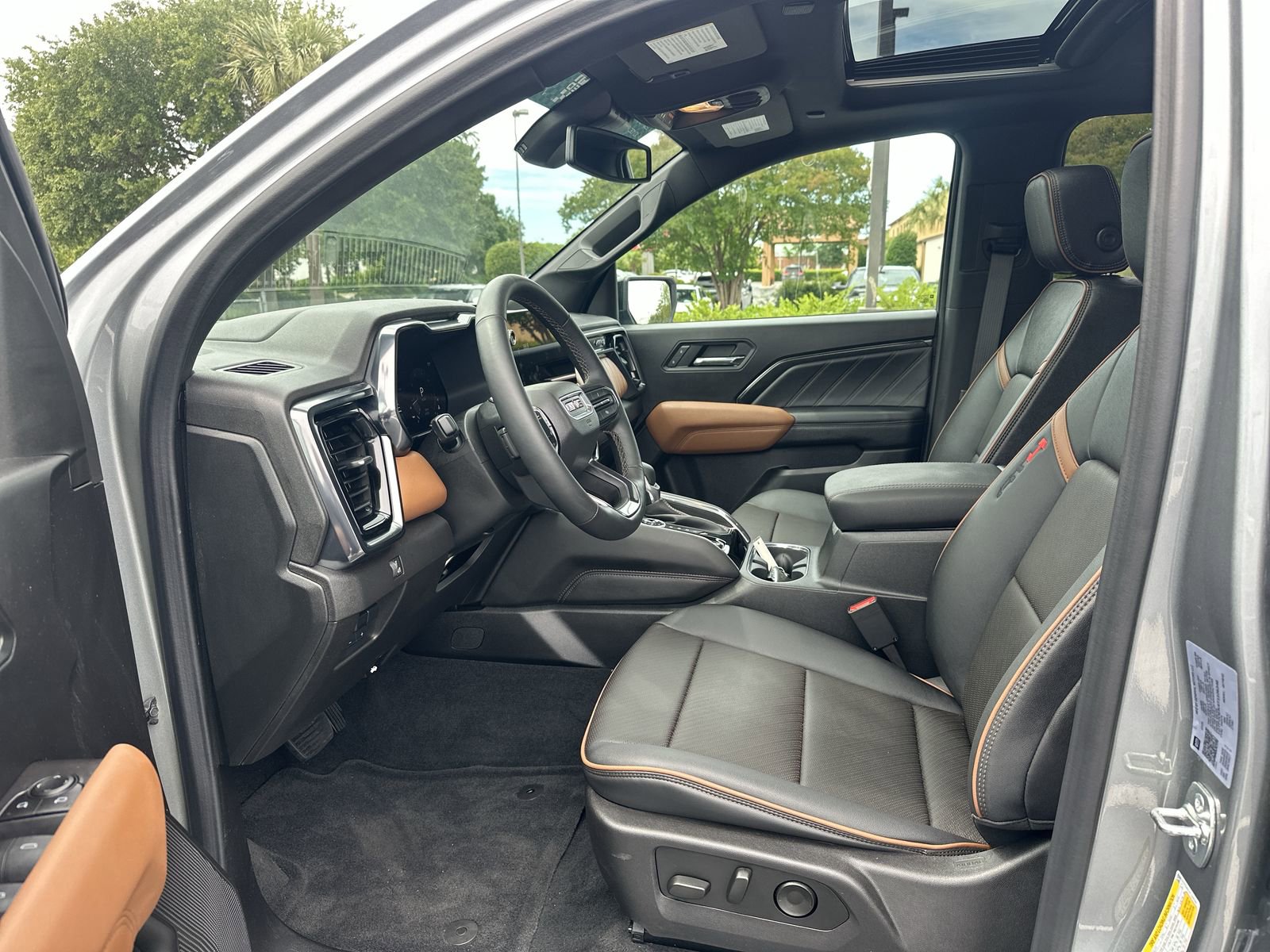 Used 2026 GMC Canyon AT4 w/ Technology Plus Package AWD/4WD image 16