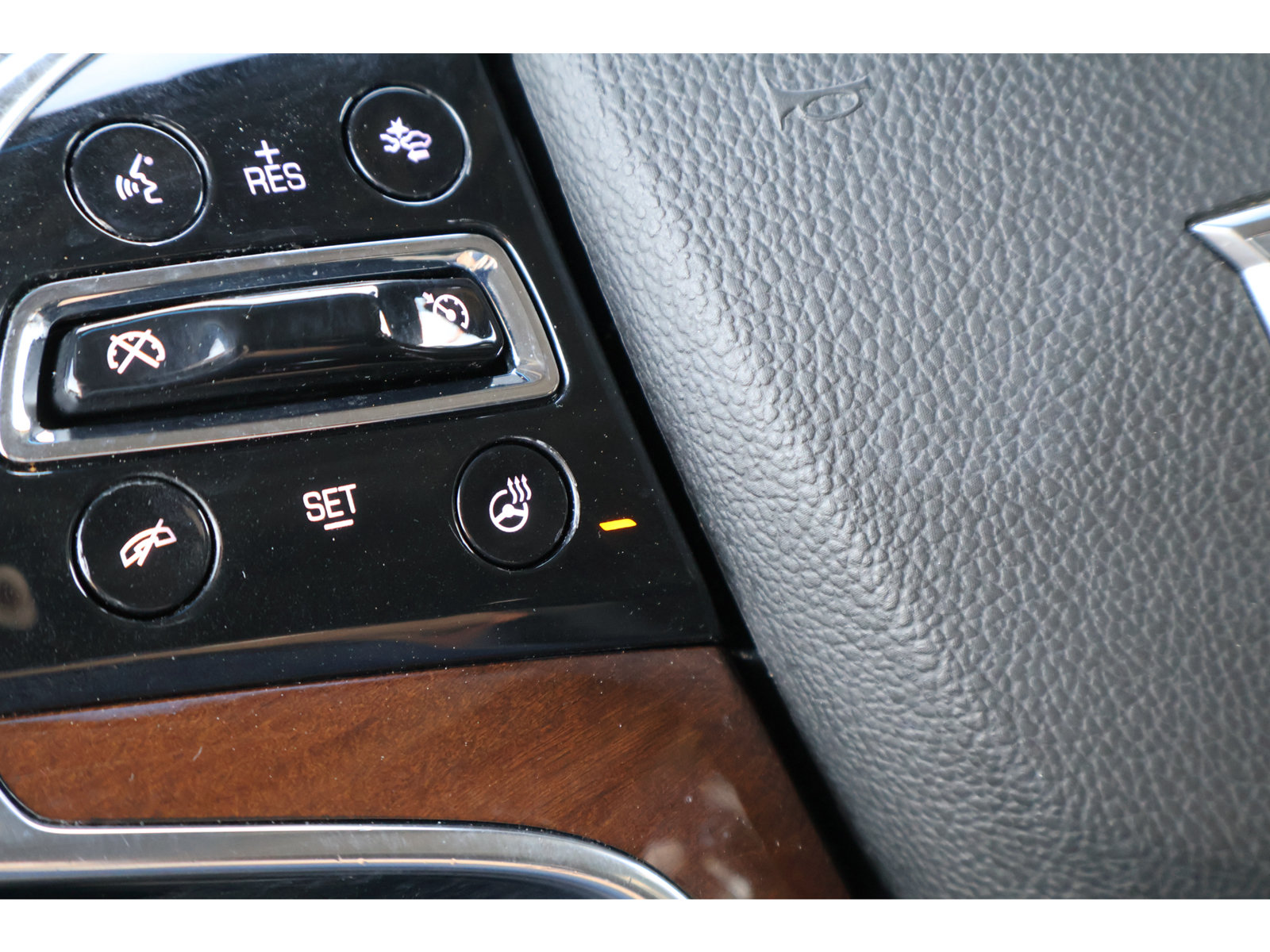 Used 2019 Cadillac Escalade Premium Luxury RWD image 34