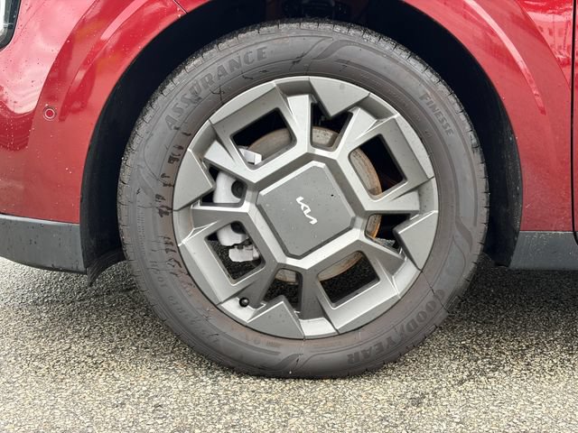 Certified 2025 Kia Carnival SX FWD image 10