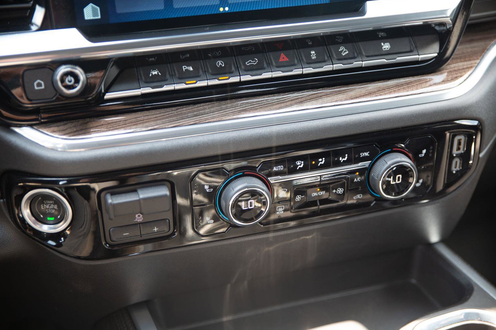 Used 2025 Chevrolet Silverado 1500 LT Trail Boss w/ Convenience Package II AWD/4WD image 17