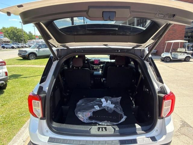 Used 2021 Ford Explorer Platinum w/ Equipment Group 601A AWD/4WD image 16
