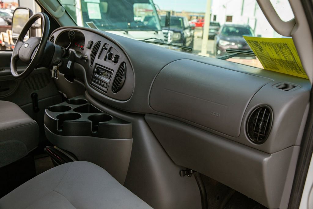 Used 2005 Ford E-350 and Econoline 350 Super Duty image 9