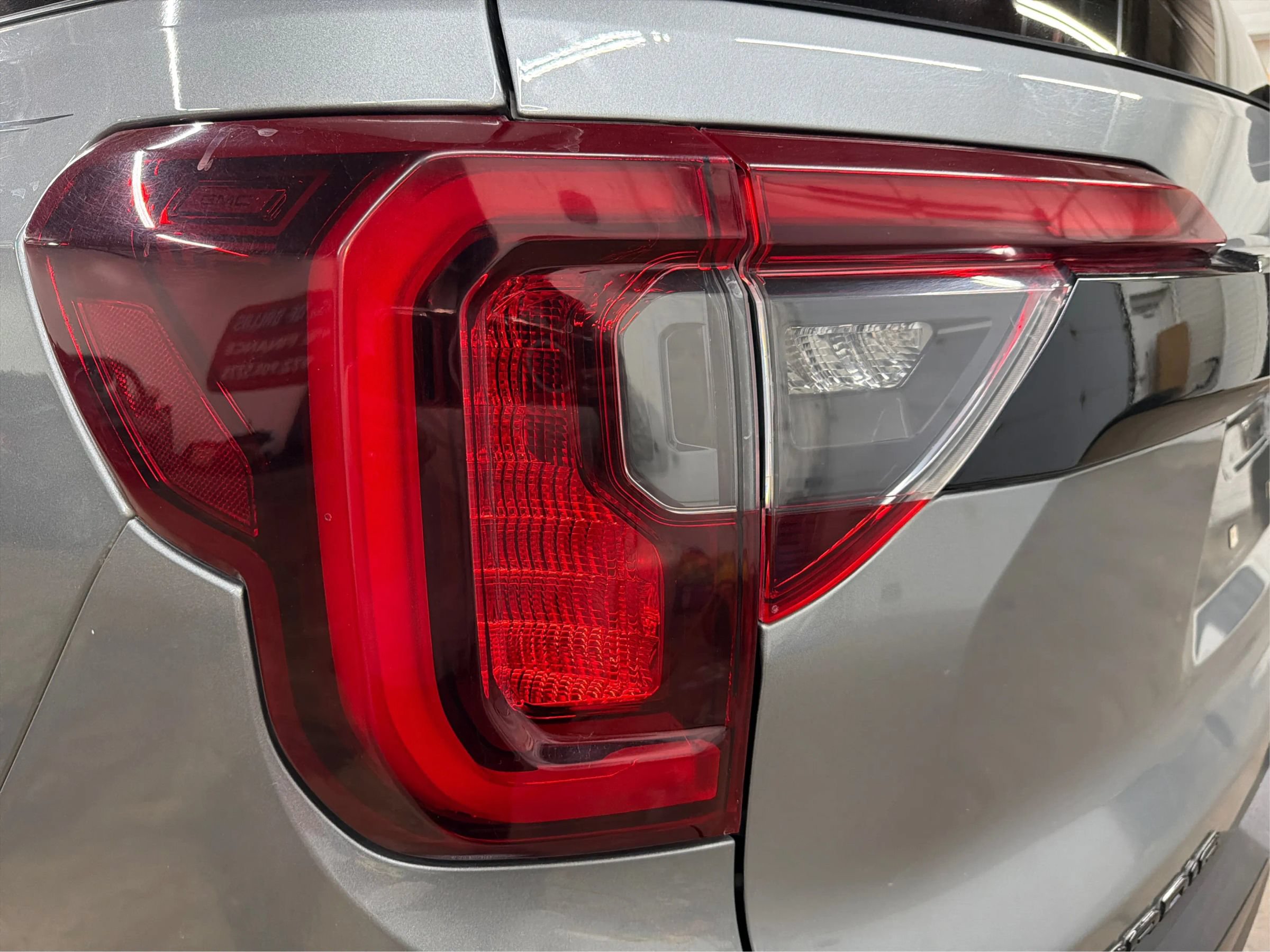 Used 2023 GMC Acadia SLE w/ Driver Convenience Package FWD image 43