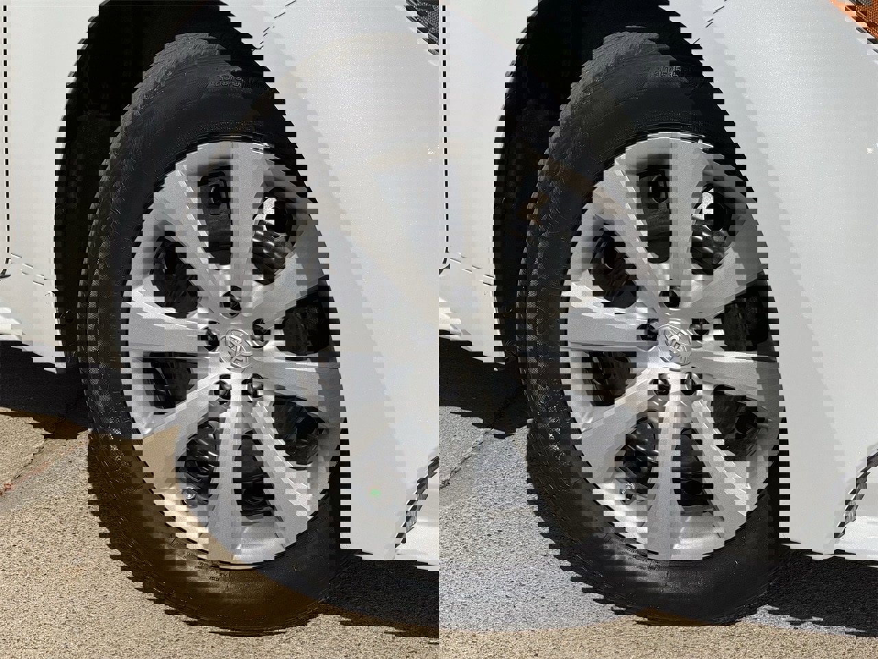 Used 2022 Toyota Corolla LE image 30