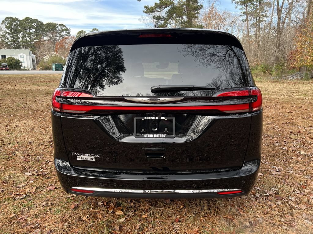 New 2026 Chrysler Pacifica Select FWD image 4