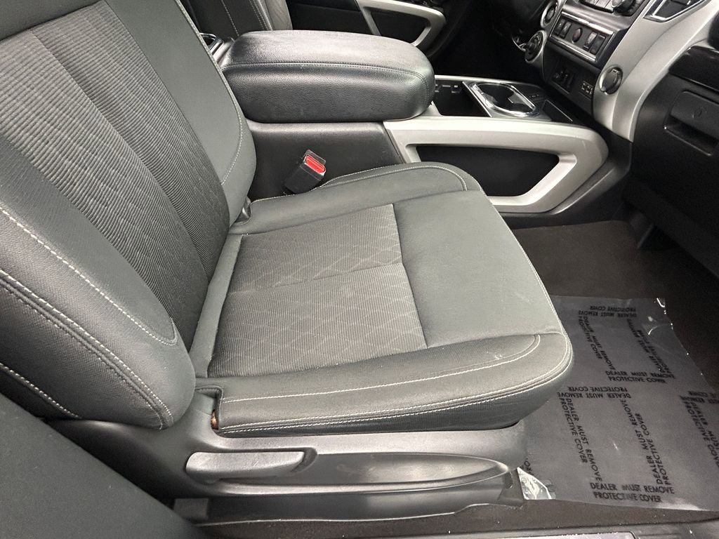 Used 2019 Nissan Titan SV w/ SV Convenience Package image 31