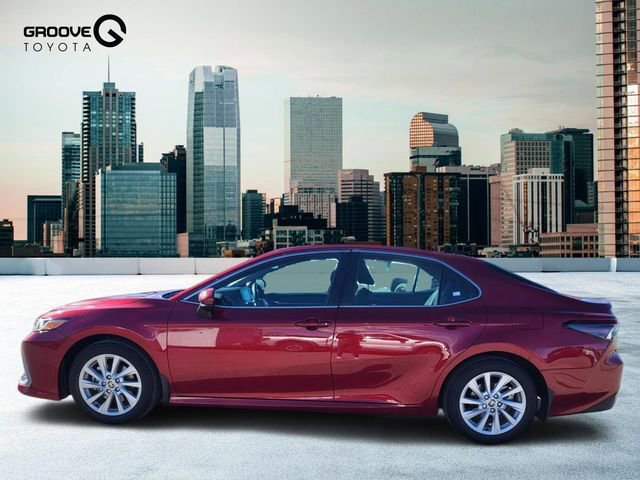 Used 2022 Toyota Camry LE image 2