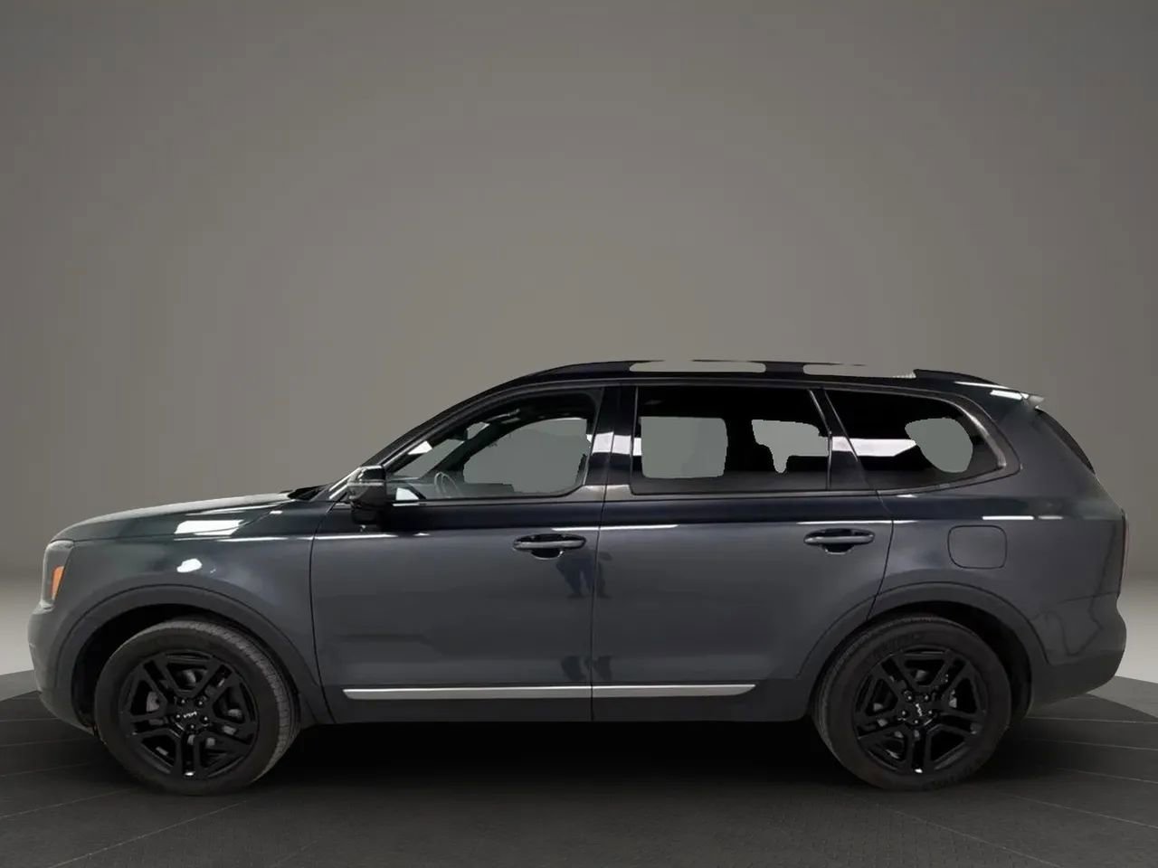 Used 2023 Kia Telluride AWD image 2