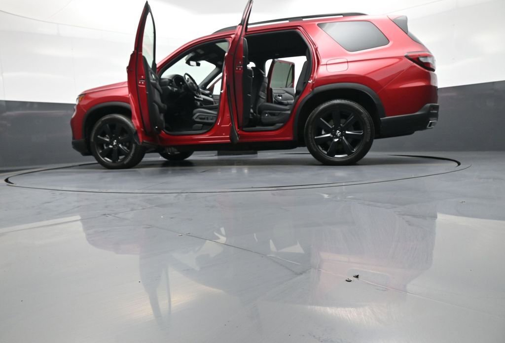 Certified 2025 Honda Pilot Black Edition image 51