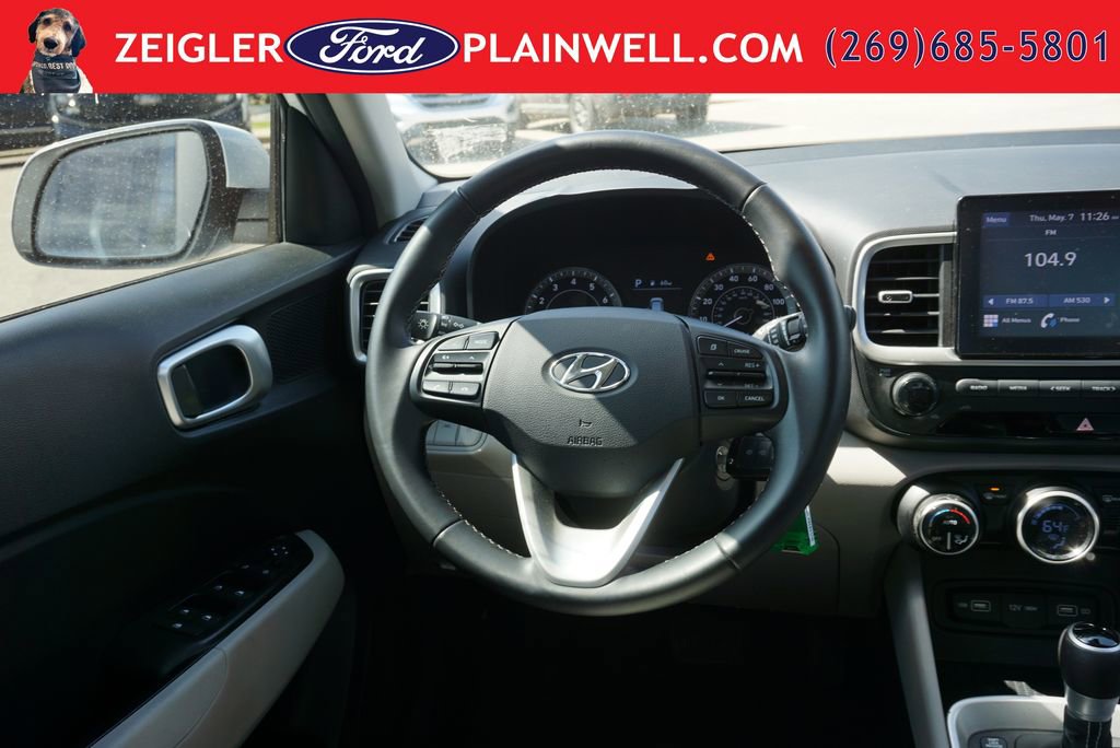 Used 2022 Hyundai Venue SEL FWD image 13
