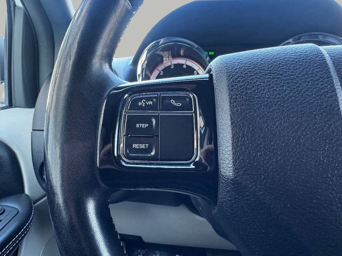 Used 2020 Dodge Grand Caravan SXT w/ Driver Convenience Group image 25