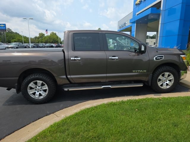Used 2017 Nissan Titan SV AWD/4WD image 6