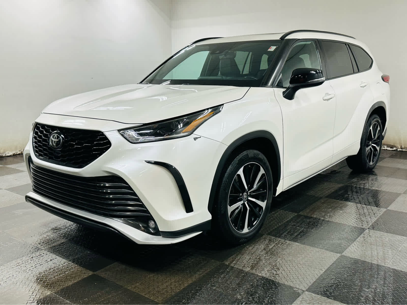 Used 2021 Toyota Highlander XSE