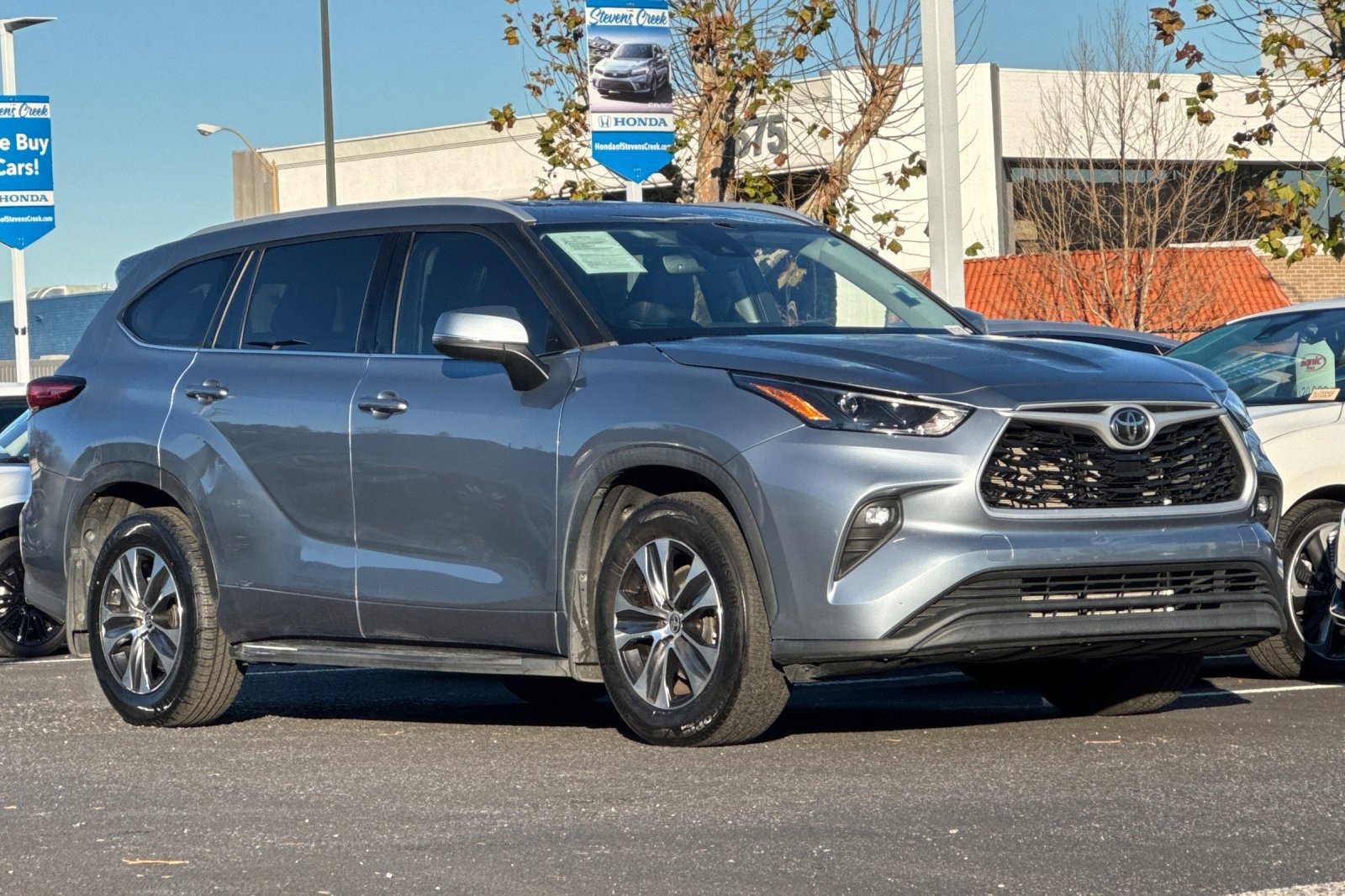 Used 2022 Toyota Highlander XLE image 6