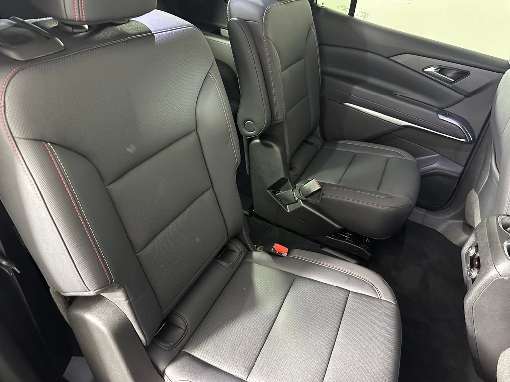 Used 2025 Chevrolet Traverse Z71 w/ LPO, Floor Liner Package AWD/4WD image 31
