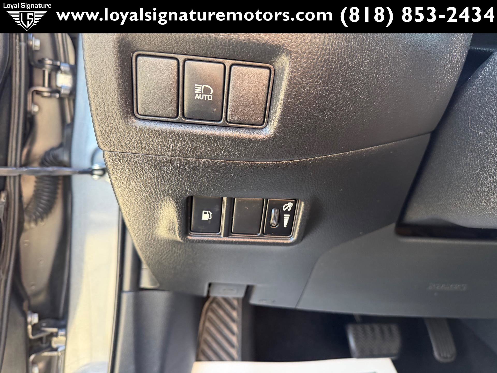 Used 2018 Toyota C-HR XLE image 19
