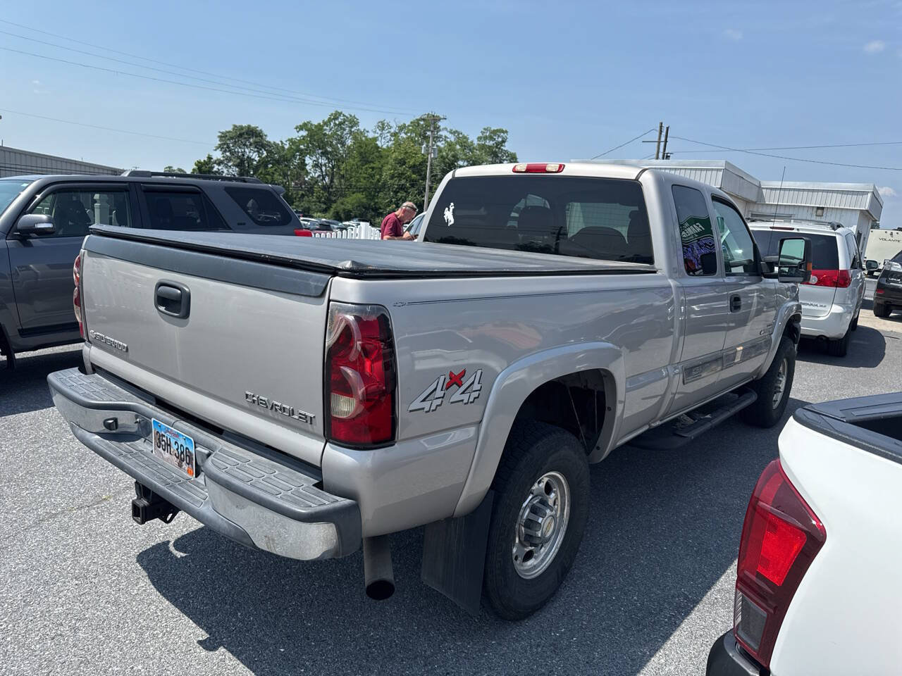 Used 2004 Chevrolet Silverado 2500 LT w/ Heavy-Duty Power Package AWD/4WD image 3