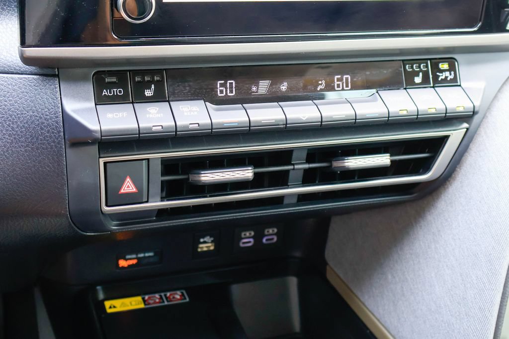 Used 2025 Toyota Camry LE w/ Convenience Package FWD image 16
