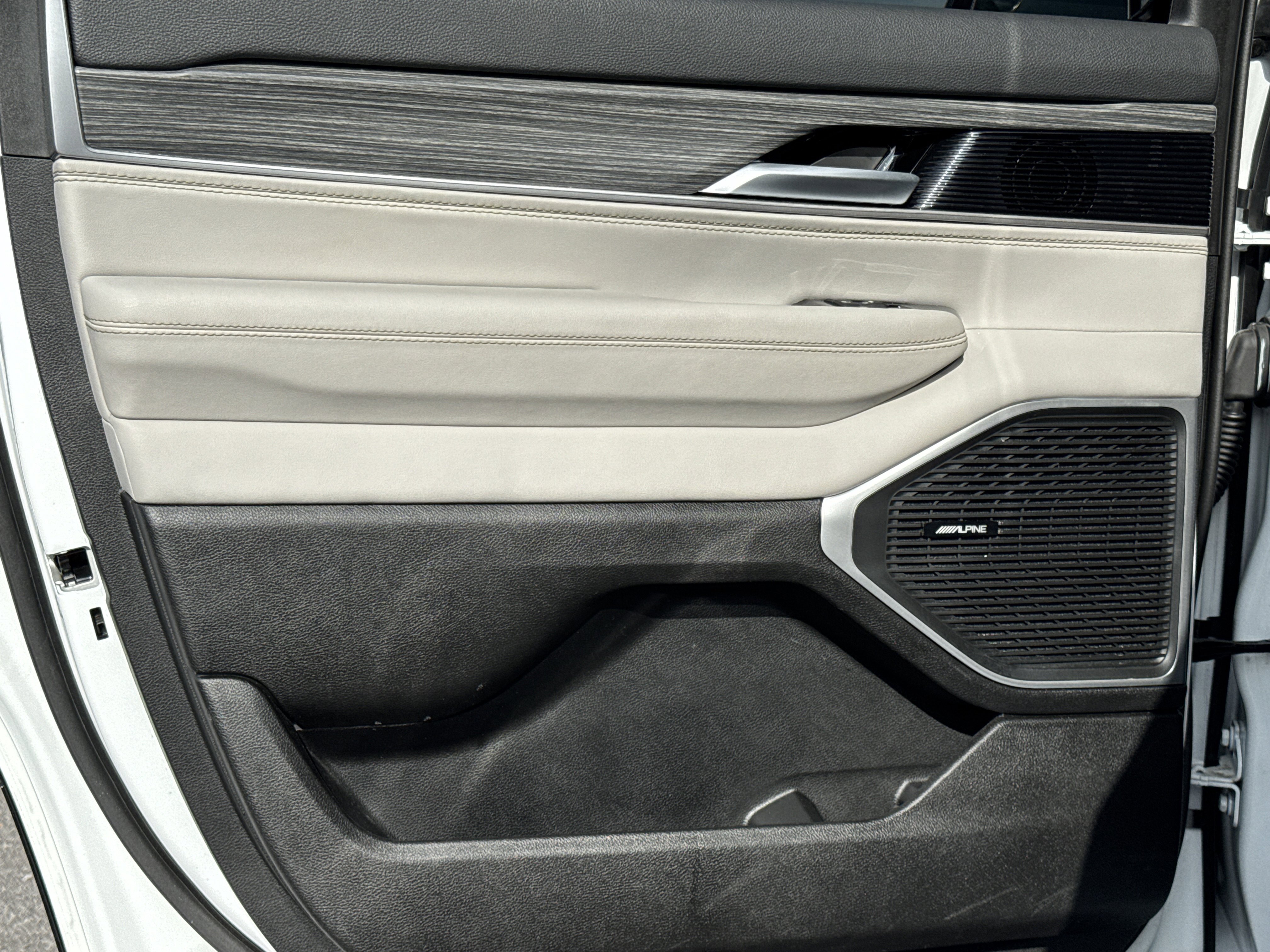 Used 2024 Jeep Wagoneer Series II w/ Flexible Seating Group image 23