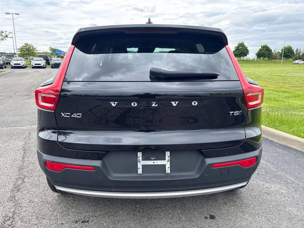Used 2022 Volvo XC40 T5 Momentum AWD/4WD image 8