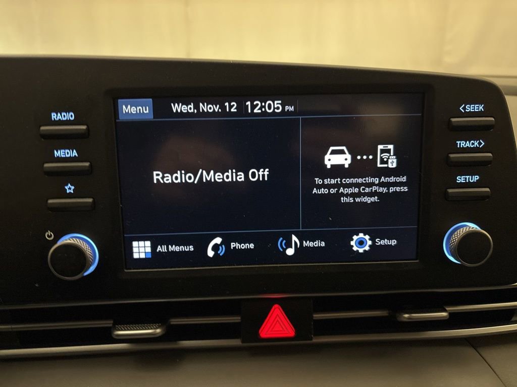 Certified 2025 Hyundai Elantra SE image 17