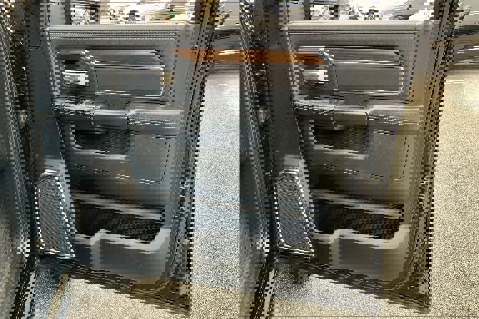 Used 2024 RAM 5500 Laramie image 20