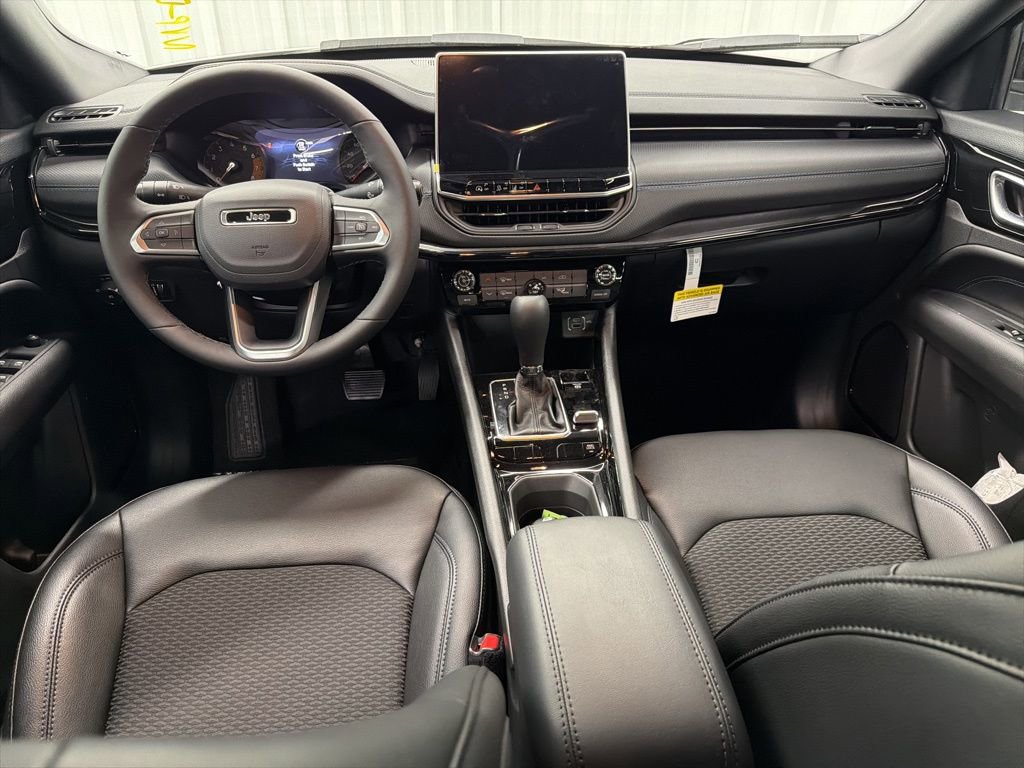 New 2026 Jeep Compass Latitude image 13