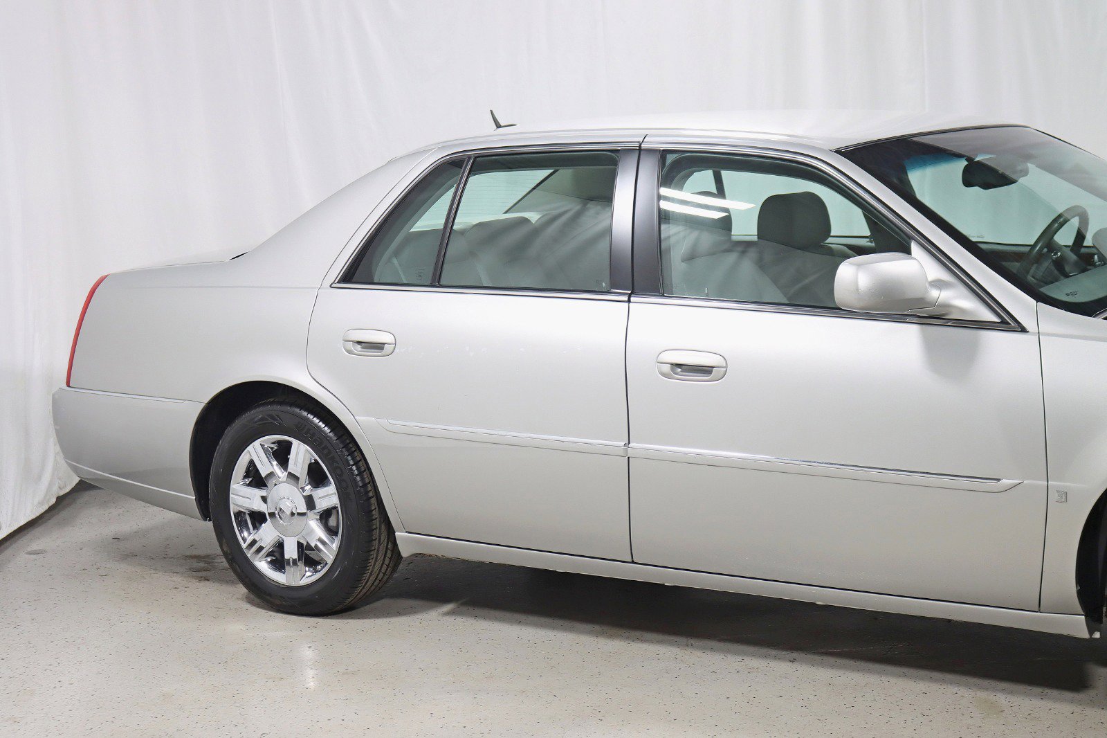 Used 2006 Cadillac DTS image 4